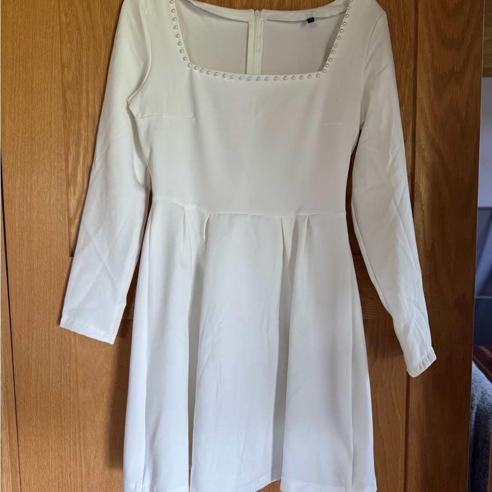Elegant White Long Sleeve Dress
